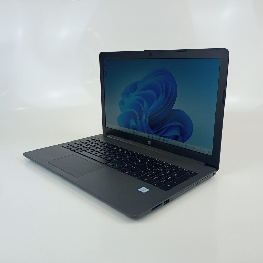 HP 250 G7 i7-8565U 8GB 256SSD
