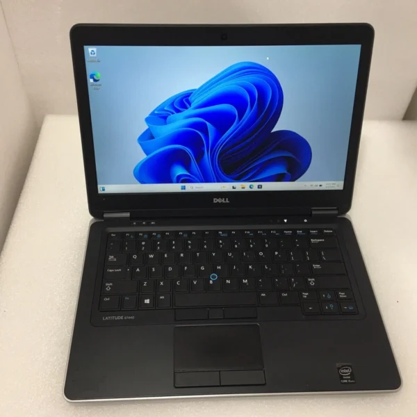 DELL Latitude 7440 i5 8GB 256 SSD